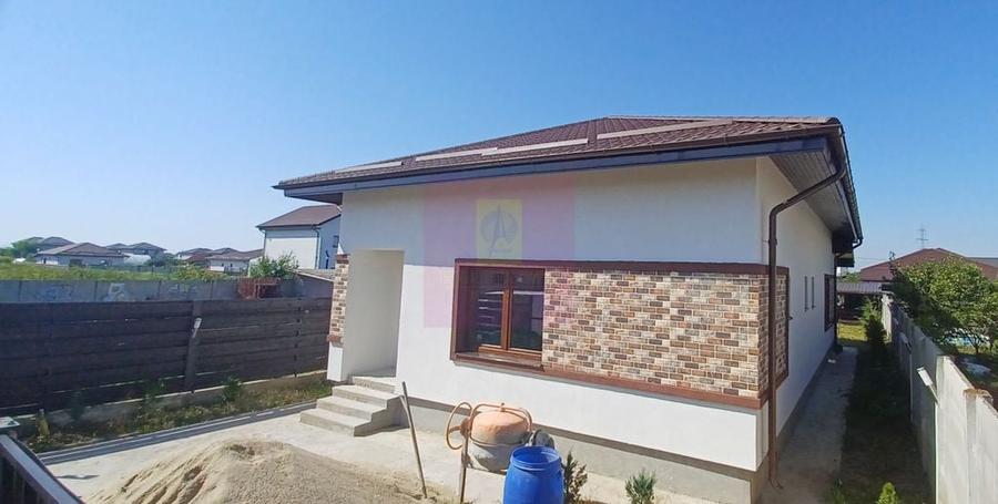 Casă cu 4 camere cu Teren 440 Mp în Săbăreni