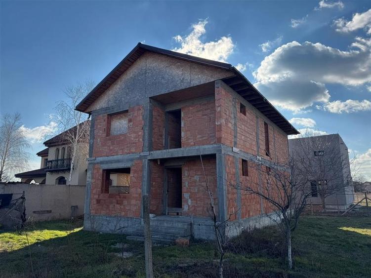 Casă individuală cu 5 camere cu Teren 377 Mp în Câmpineanca