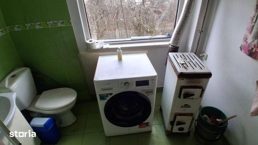 Casă cu 4 camere cu Teren 1600 Mp în Poiana