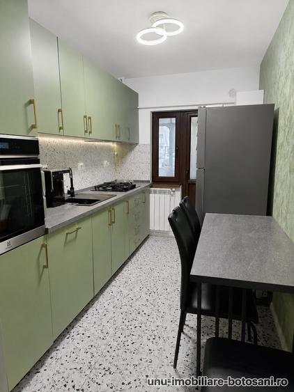 Apartament cu 3 camere decomandat în Central