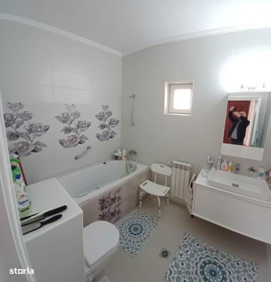 Casă cu 5 camere cu Teren 347 Mp în Central