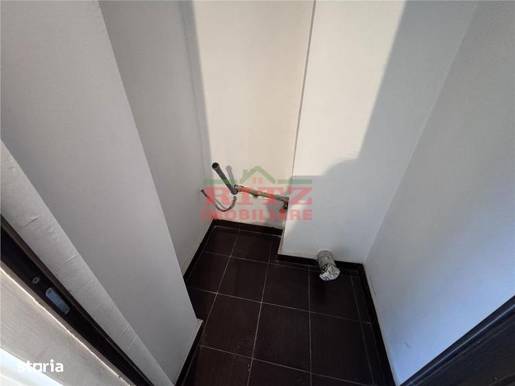 Apartament cu 4 camere decomandat în Crișan