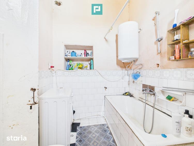 Casă cu 4 camere cu Teren 5942 Mp în Variaș
