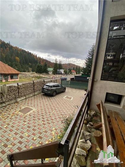 Casă individuală cu 15 camere cu Canalizare în Clăbucet
