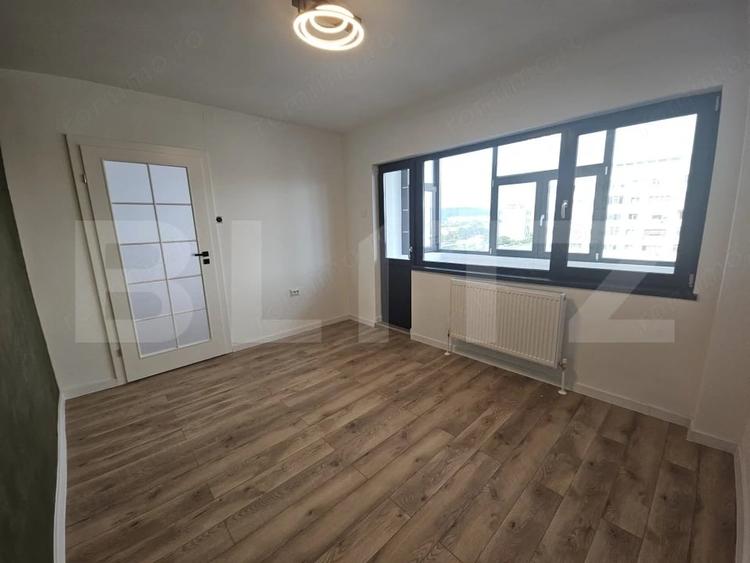 Apartament cu 3 camere semidecomandat în Splai Bahlui