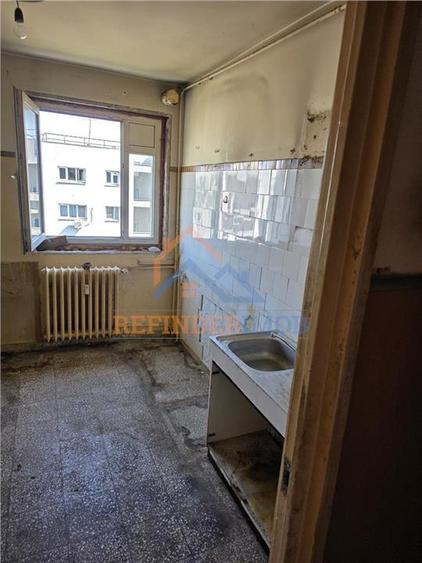 Apartament cu 3 camere semidecomandat în Câmpia Libertății