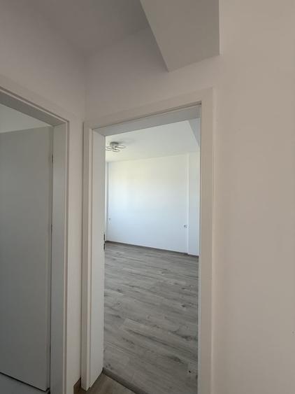 Apartament cu 5 camere semidecomandat în Central