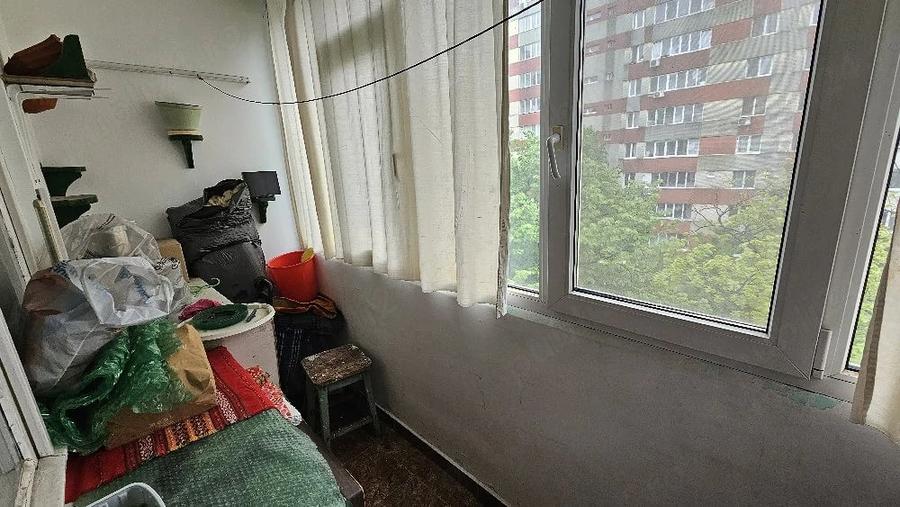 Apartament cu 3 camere decomandat în Alexandriei