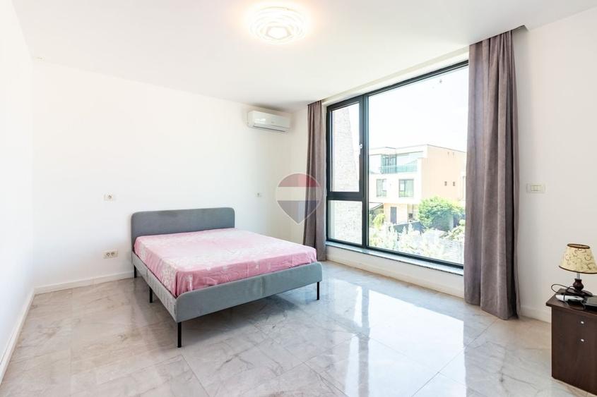 Casă cu 5 camere cu Teren 149 Mp în Est