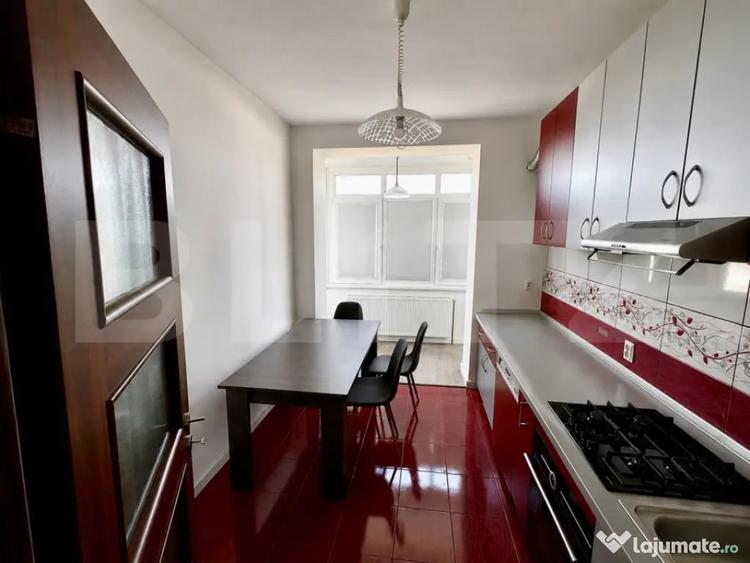 Apartament cu 4 camere decomandat în Central