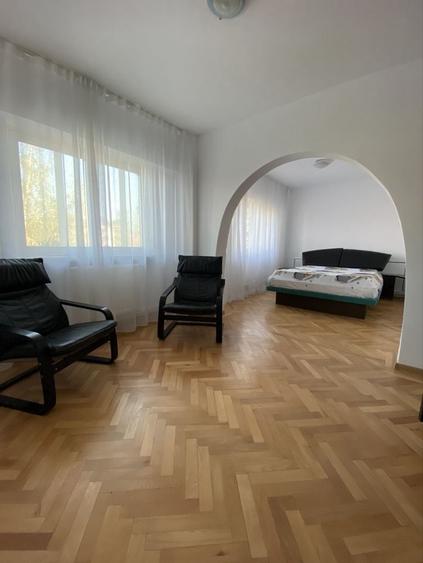 Apartament cu 3 camere decomandat în Trivale