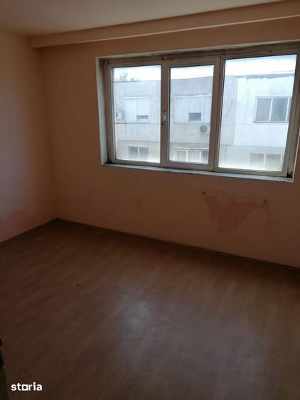 Apartament cu 3 camere în Tineretului