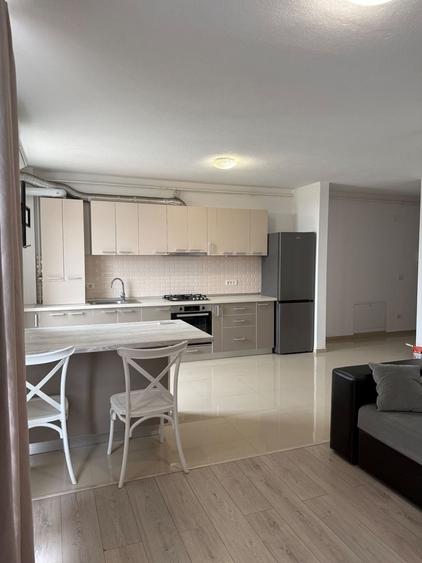 Apartament cu 2 camere semidecomandat în Girocului
