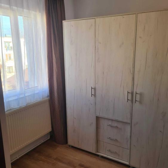 Apartament cu 3 camere semidecomandat în Ciric