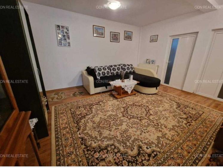 Apartament cu 3 camere semidecomandat în Central