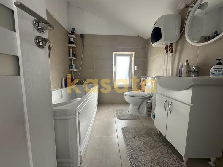 Casă individuală cu 3 camere cu Canalizare în Nord-Est