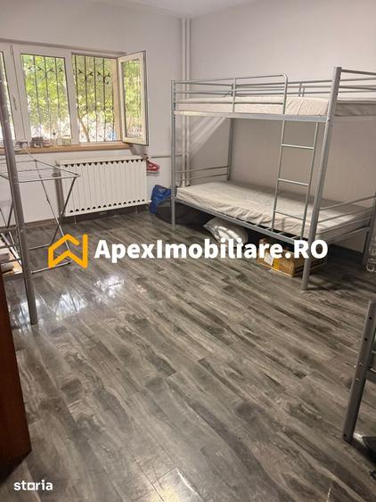 Apartament cu 4 camere decomandat în Vitan