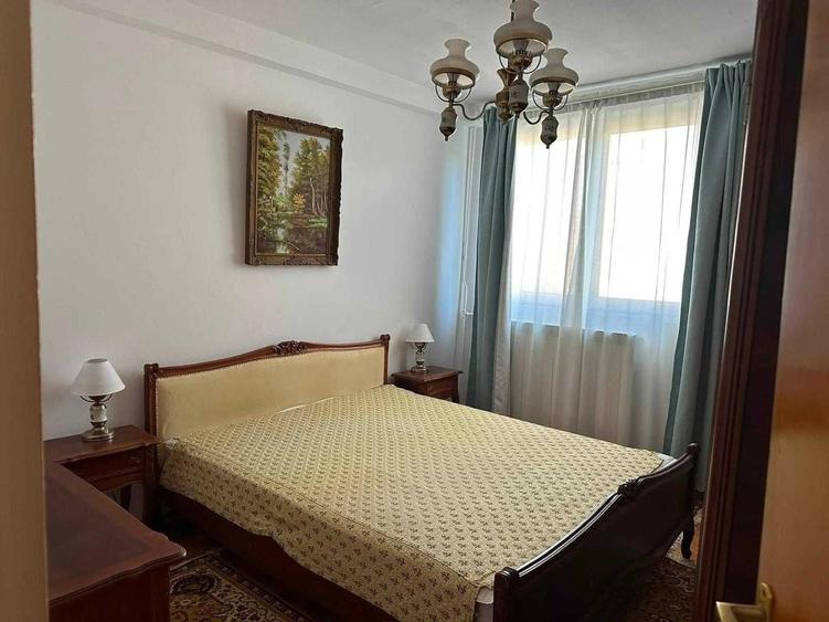 Apartament cu 3 camere decomandat în Titan
