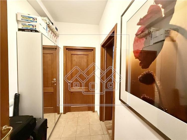 Casă individuală cu 8 camere cu Canalizare în Cisnădioara