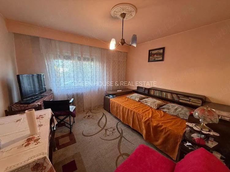 Apartament cu 3 camere decomandat în Piața Centrală