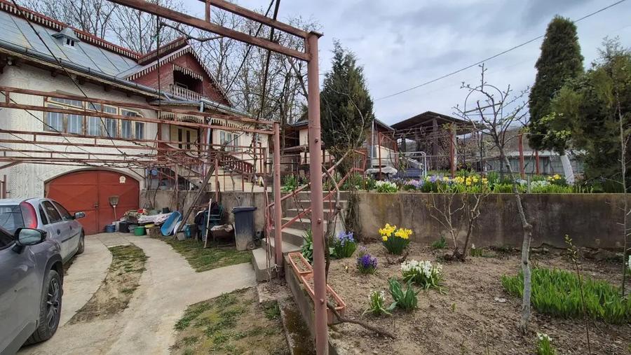 Casă cu 4 camere cu Teren 1500 Mp în Șendrești