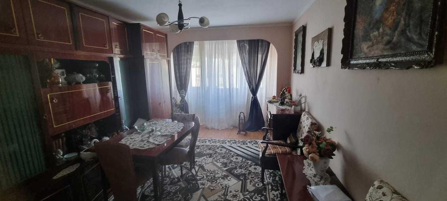 Apartament cu 4 camere decomandat, mobilat în Central