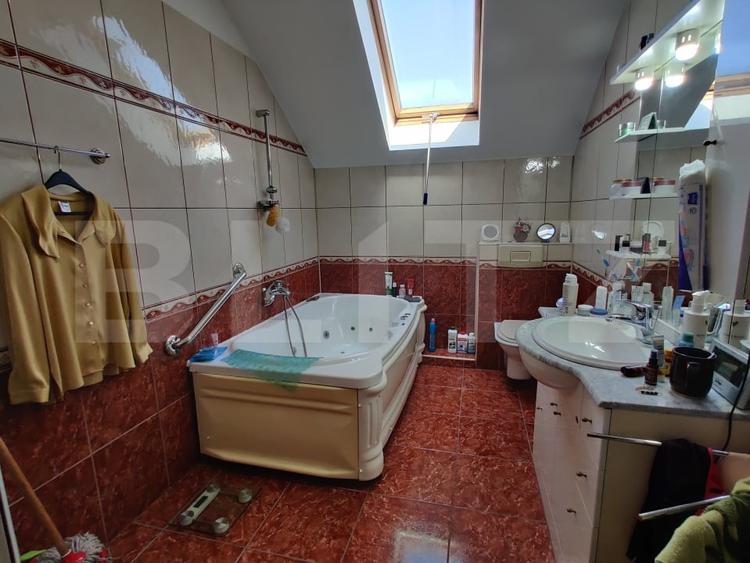 Casă individuală cu 5 camere cu Canalizare în Andrei Mureșanu