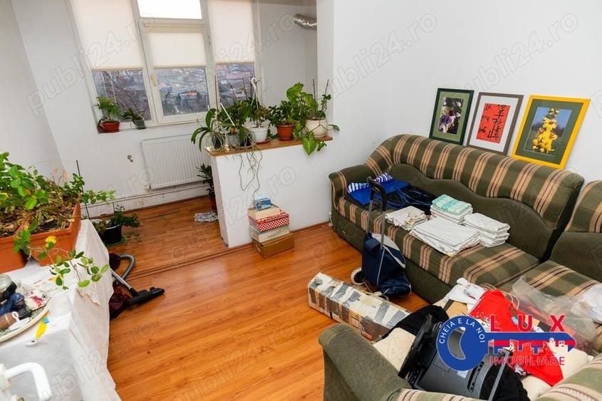 Apartament cu 3 camere decomandat în Piața Nouă