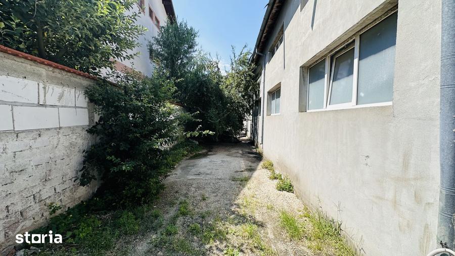 Spațiu comercial, de 750 mp, în Roșu