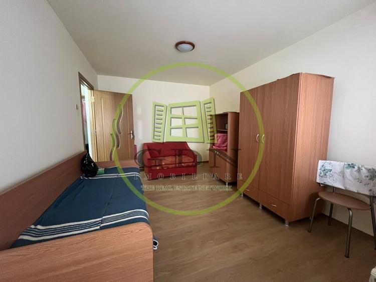 Garsonieră decomandată, mobilată în Valea Aurie