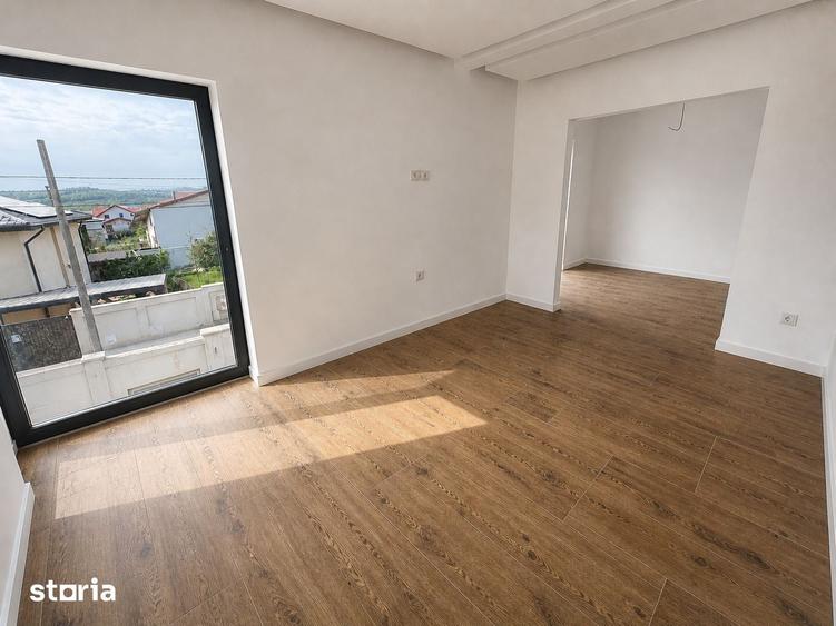 Casă cu 4 camere cu Teren 450 Mp în Podu Roș