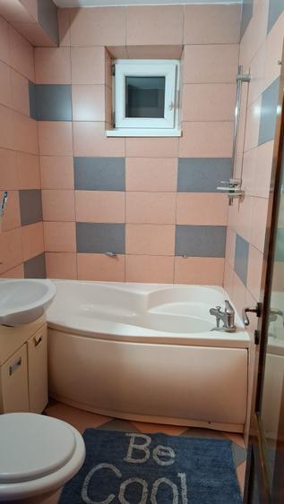 Apartament cu 3 camere semidecomandat în Șcheia