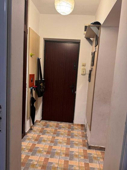 Apartament cu 3 camere semidecomandat în Timpuri Noi