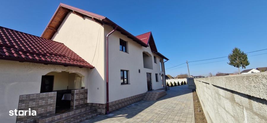 Casă cu 5 camere cu Teren 1400 Mp în Baia