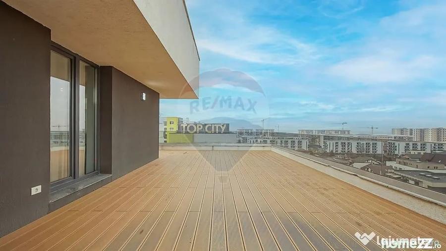 Apartament cu 3 camere decomandat în Tractorul