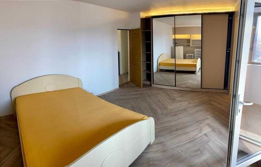 Apartament cu 4 camere decomandat, mobilat în Nicolina