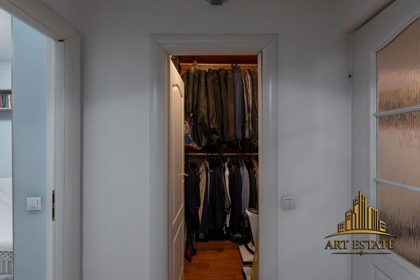 Apartament cu 4 camere decomandat, mobilat în Alexandru cel Bun