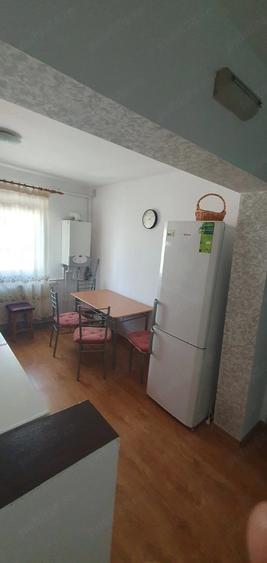Apartament cu 2 camere semidecomandat în Craiovița Nouă