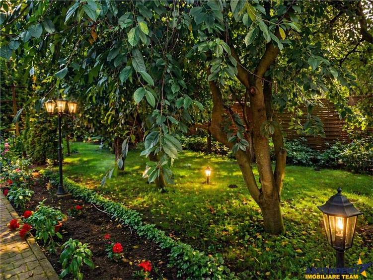 Casă individuală cu 4 camere cu Piscina în Exterior Est