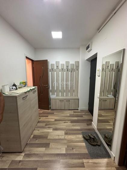 Apartament cu 3 camere decomandat, mobilat în Craiter