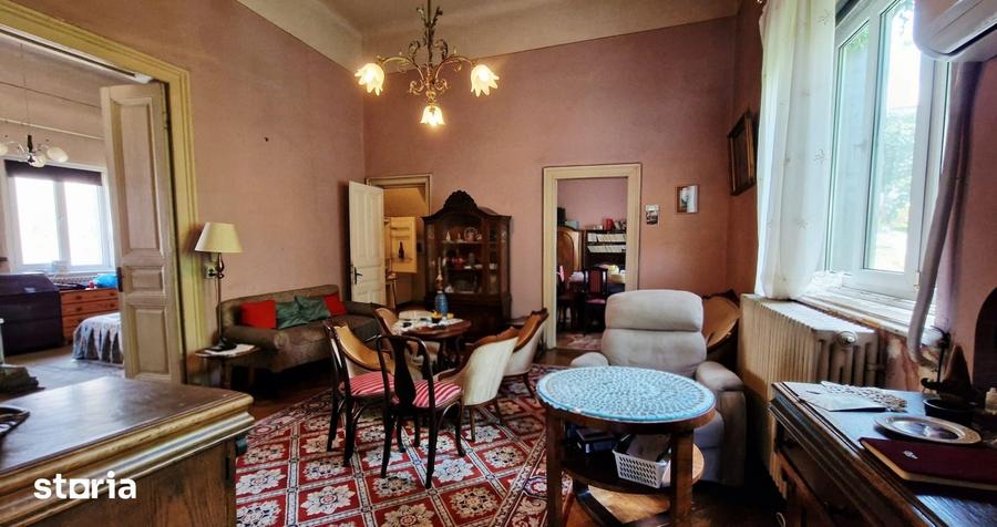 Apartament cu 5 camere în Victoriei