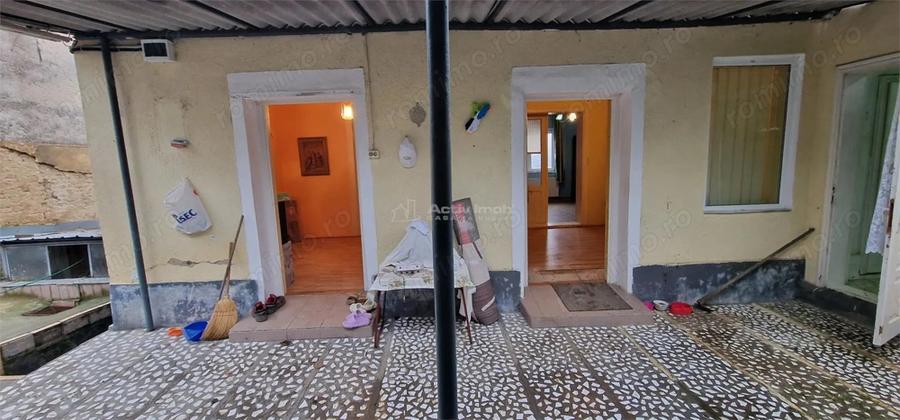 Casă cu 6 camere cu Teren 500 Mp în Muncitoresc