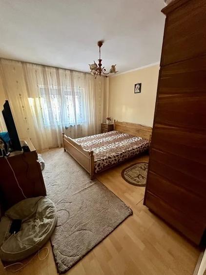Apartament cu 3 camere decomandat, mobilat în Noua