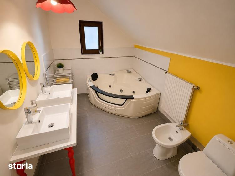 Casă cu 7 camere cu Teren 400 Mp în Central