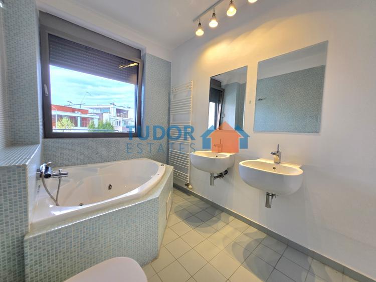 Duplex cu 5 camere cu Canalizare în Sisești