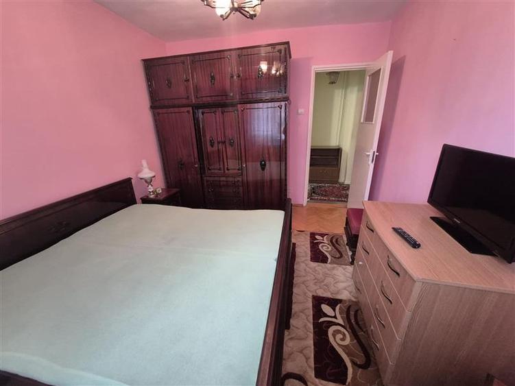 Apartament cu 3 camere decomandat în Aeroport