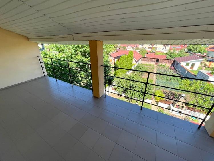 Casă individuală cu 5 camere cu Canalizare în Cetate