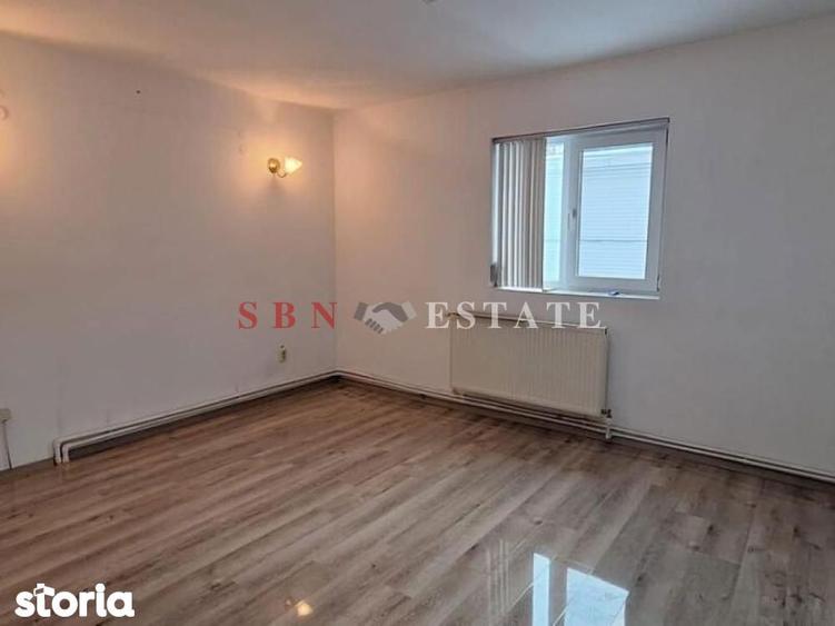 Casă cu 9 camere cu Teren 440 Mp în Mihai Bravu