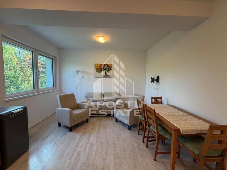 Apartament cu 2 camere semidecomandat, mobilat în Dumbrăvița