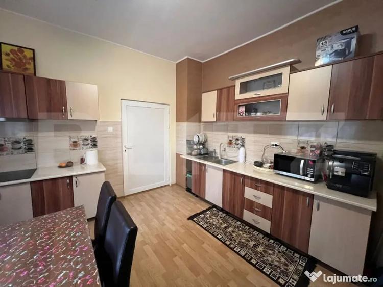 Casă cu 6 camere cu Teren 345 Mp în Titulescu